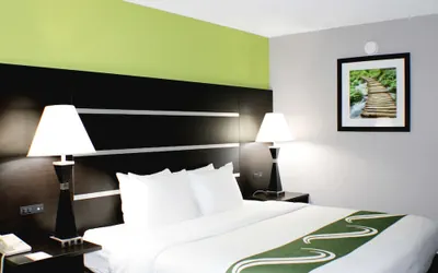Photo 2 - Quality Inn & Suites Bedford West