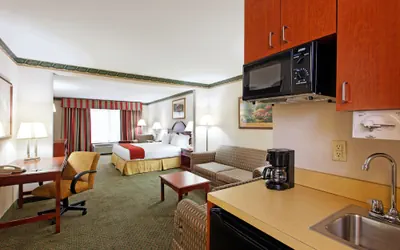 Photo 5 - Holiday Inn Express Hotel & Suites Tupelo by IHG