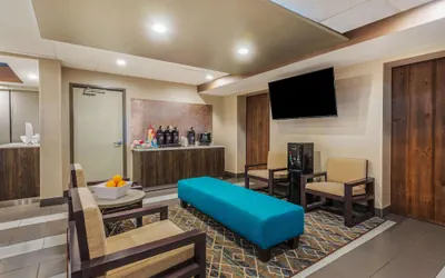 Photo 3 - La Quinta Inn & Suites by Wyndham Jamestown