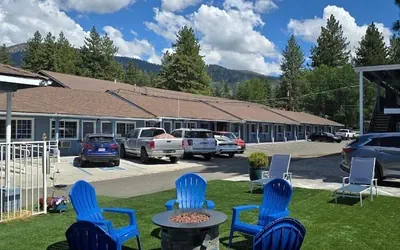 Photo 2 - Bluebird Day Inn & Suites
