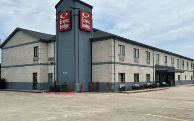 Photo 2 - Econo Lodge Beaumonti-10 S TX