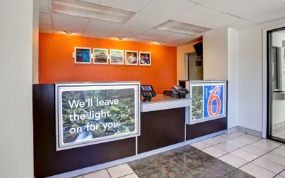 Photo 3 - Motel 6 Sunnyvale, CA - North