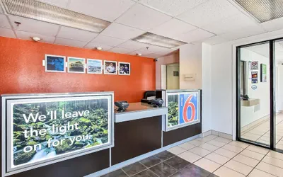 Photo 5 - Motel 6 Sunnyvale, CA - North