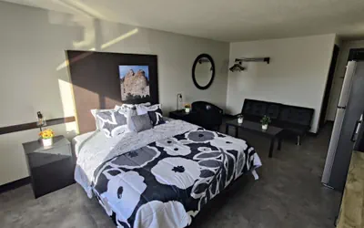 Photo 5 - The Suite Inn