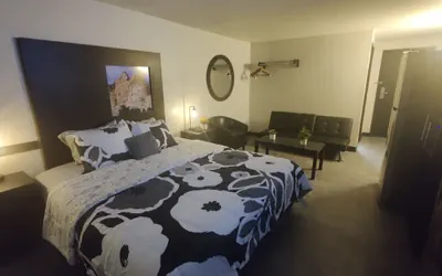 Photo 4 - The Suite Inn