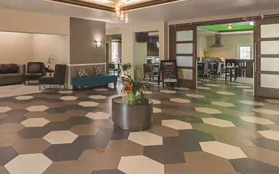 Photo 3 - La Quinta Inn & Suites by Wyndham Kingwood Houston IAH Airpt