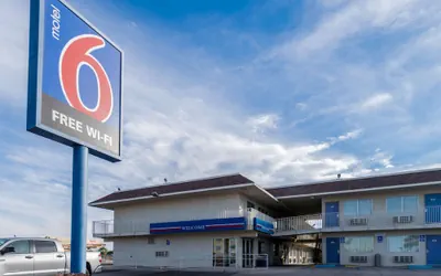 Photo 2 - Motel 6 El Centro, CA