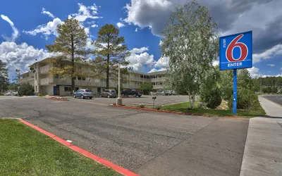 Photo 2 - Motel 6 Flagstaff, AZ - West - Woodland Village