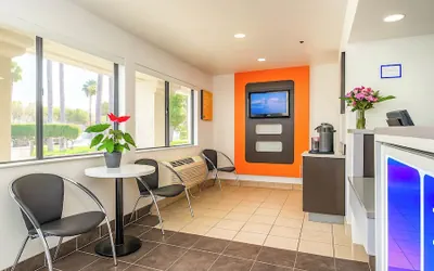 Photo 3 - Motel 6 Carlsbad, CA Beach