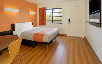 Photo 5 - Motel 6 Carlsbad, CA Beach