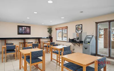 Photo 2 - StayInn - Grand Forks