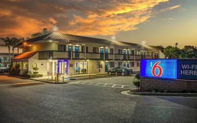 Photo 2 - Motel 6 Lompoc, CA