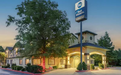 Photo 2 - Best Western Parsons Inn