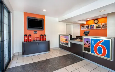 Photo 3 - Motel 6 Thousand Oaks, CA