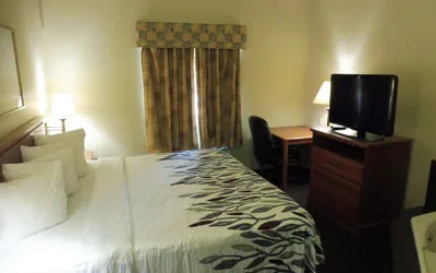 Photo 4 - Red Roof Inn & Suites Galloway
