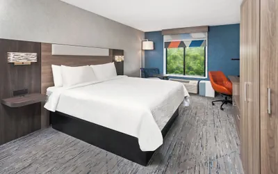 Photo 4 - Holiday Inn Express & Suites North Lima by IHG