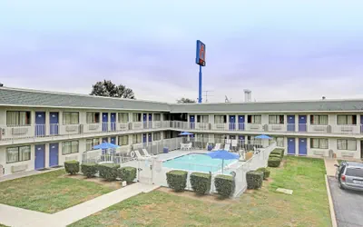 Photo 2 - Motel 6 San Marcos, TX
