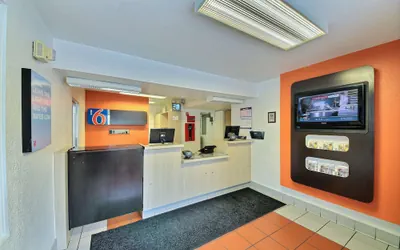 Photo 4 - Motel 6 San Marcos, TX