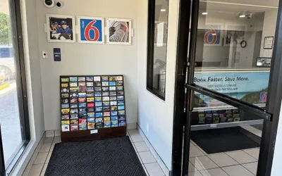 Photo 4 - Motel 6 Bradenton, FL