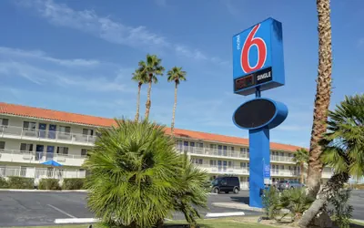 Photo 2 - Motel 6 Twentynine Palms, CA