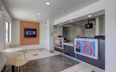 Photo 4 - Motel 6 Corona, CA