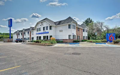 Photo 2 - Motel 6 Glenview, IL - Chicago North