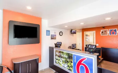 Photo 4 - Motel 6 Redding, CA - Central
