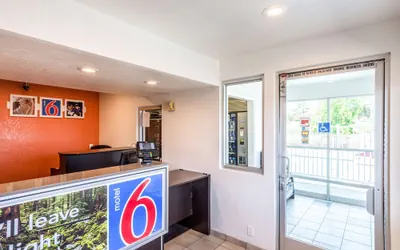 Photo 3 - Motel 6 Redding, CA - Central