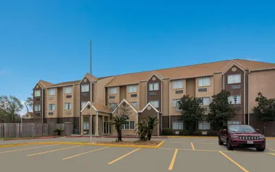 Photo 2 - Americas Best Value Inn & Suites Lake Charles at I-210 Exit 5