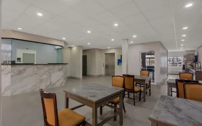 Photo 3 - Americas Best Value Inn & Suites Lake Charles at I-210 Exit 5