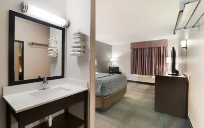 Photo 4 - Econo Lodge Williston