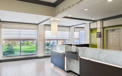 Photo 5 - Hilton Garden Inn Westbury
