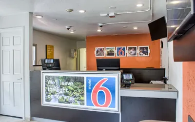 Photo 5 - Motel 6 Seattle, WA - South