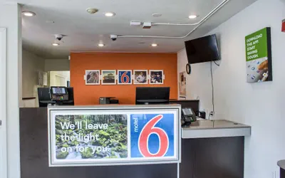 Photo 3 - Motel 6 Seattle, WA - South