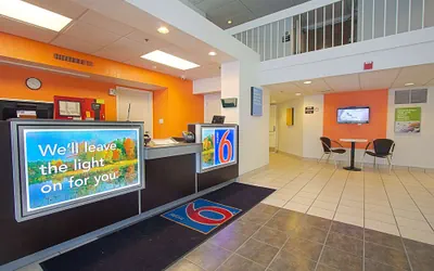 Photo 4 - Motel 6 East Brunswick, NJ