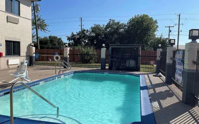 Photo 2 - Days Inn by Wyndham Dickinson TX