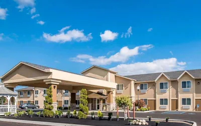 Photo 2 - Comfort Inn Saugerties