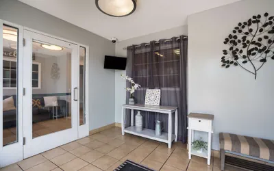 Photo 2 - Sonesta Simply Suites Des Moines