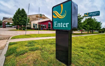 Photo 2 - Quality Inn Moore - Oklahoma City