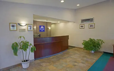 Photo 2 - Americas Best Value Inn Lansing