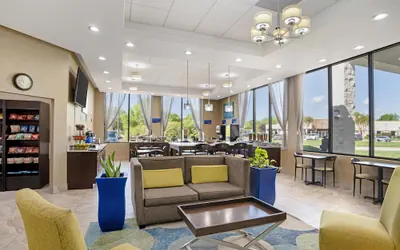 Photo 3 - Best Western Inn & Suites - Monroe