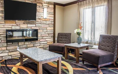 Photo 4 - Comfort Inn & Suites Cedar Rapids North - Collins Road