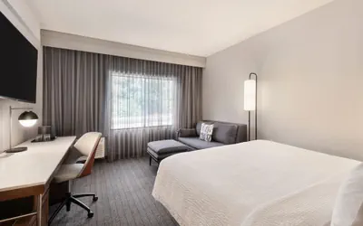 Photo 5 - Courtyard by Marriott Burlington