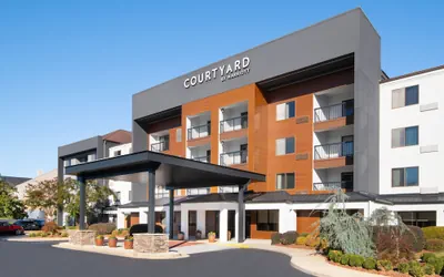 Photo 2 - Courtyard by Marriott Burlington