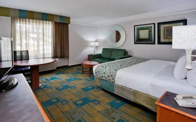 Photo 5 - La Quinta Inn & Suites by Wyndham Lakeland West