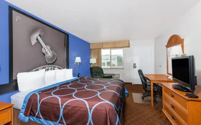 Photo 5 - Super 8 by Wyndham Cleburne