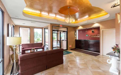 Photo 4 - Quality Inn Alexandria