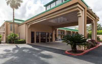 Photo 2 - Quality Inn Alexandria