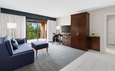 Photo 4 - Courtyard by Marriott Manchester - Boston Regional Airport