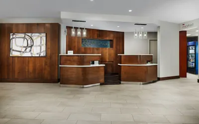 Photo 2 - Courtyard by Marriott Manchester - Boston Regional Airport